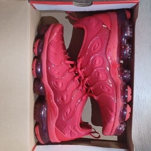 Nike air vapormax plus university red size 9.5